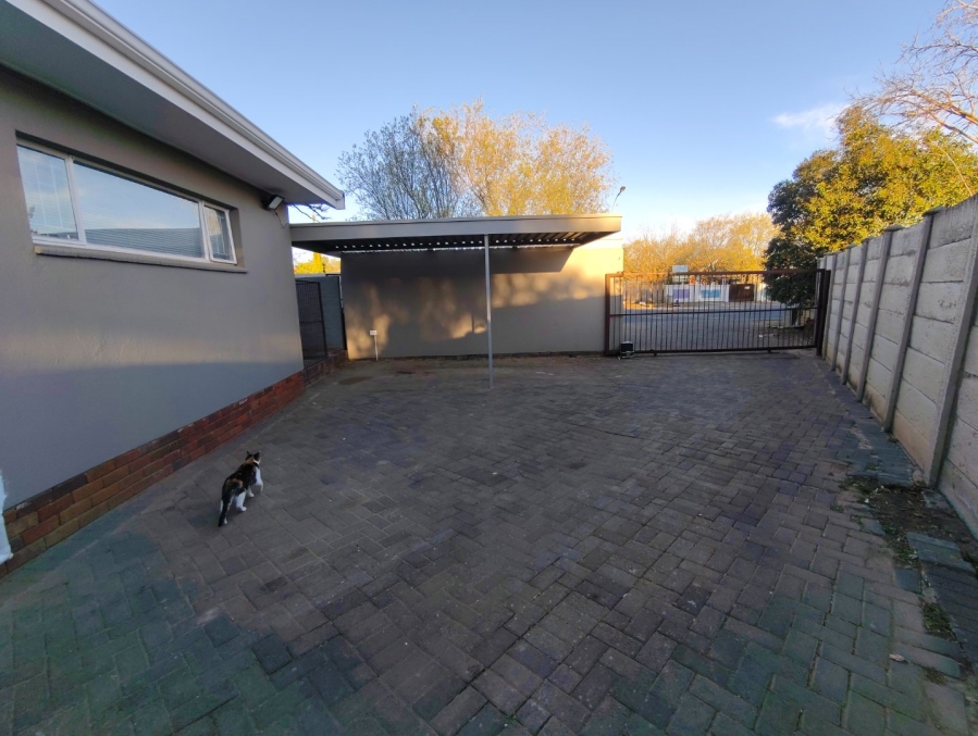 To Let  Bedroom Property for Rent in Langenhovenpark Free State